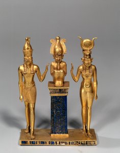 Antigüedad egipcia: tríada osiriana en nombre de Osorkon (Osiris rodeado por Isis y Horus). Colgante de oro y lapislázuli. 22ª dinastía, período bajo. París, Museo del Louvre de School Egyptian