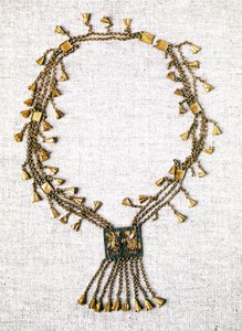 Antigüedades egipcias: collar de oro del faraón Pinedjem. 21ª dinastía (ca. 1069-945). París, Museo del Louvre de School Egyptian