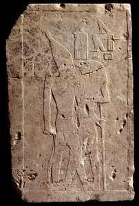 Antigüedad egipcia: relieve de piedra caliza que representa al rey Qahedjet (Kahedjet) abrazado por el dios Horus. Imperio Antiguo. Final de la 3ª dinastía. 2700-2620 a.C. París, Museo del Louvre