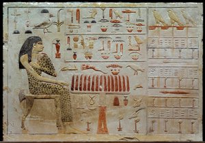 Antigüedad egipcia: estela de piedra caliza de Nefertiabet representada ante una mesa de ofrendas. IV dinastía (alrededor de 2620-2500 a.C.) París, Museo del Louvre
