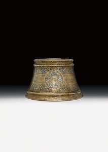 Base de candelabro mameluco en nombre del Sultán Shihab Al-Dunya Wa Al-Din Ahmad bin Al-Malik Al-Nasir Muhammad de School Egyptian