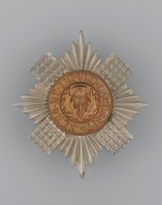 Insignia de gorra, c.1896-1920 (metal) de School English
