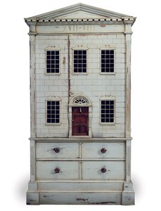 Armario de lino de casa de muñecas de fabricación reciente