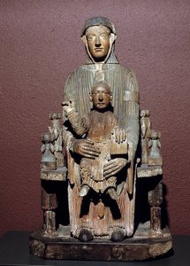 Arte de Francia: Virgen en majestad tallada en roble (Auvernia), Edad Media. Riom, Museo Francisque Mandet