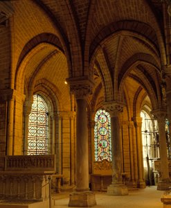 Arte gótico: claves de bóveda y nervaduras, deambulatorio de la Basílica de Saint Denis (Saint Denis) de School French