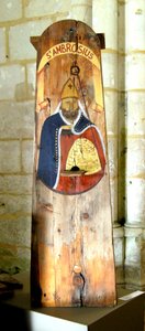 Colmena con una imagen de San Ambrosio