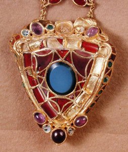 Broche con granates indios y ónix, finales del siglo IV de School German