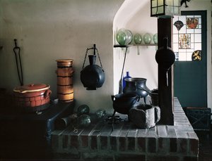 Reconstrucción de una farmacia con muebles y objetos del siglo XVIII, detalle del laboratorio de School German