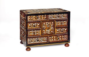 Gabinete de mesa con marquetería del sur de Alemania (ébano, marfil, nogal y madera frutal) de School German