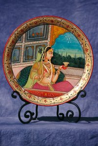 Pintura en miniatura sobre marfil, Dama disfrutando de la bebida de School Indian