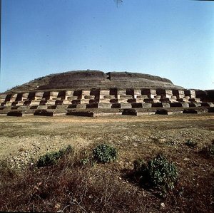 Vista del Stupa de Nandangarh, se cree que contiene las cenizas de Buda