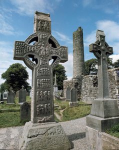 Vista de la Cruz de Muiredach, piedra tallada, c.521