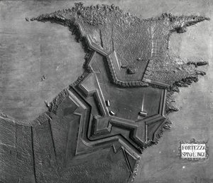 Un mapa en relieve de la fortaleza veneciana en Spinalonga, Creta en 1619