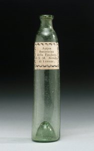Botella que contenía agua anti-histeria, de la Fonderia di Sua Altezza Reale, Officina Profumo, Farmaceutica di Santa Maria Novella, Florencia, c.1850-1920