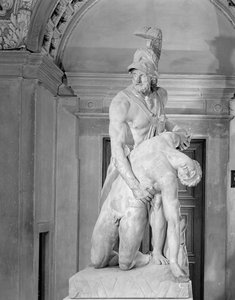 Menelao sosteniendo el cuerpo de Patroclo, copia de un original griego de School Italian