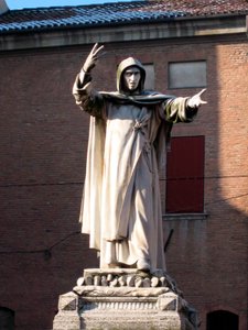 Estatua de Girolamo Savonarola