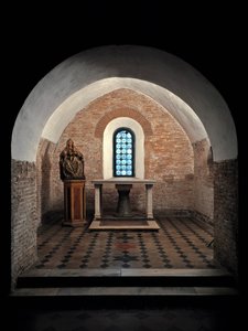 Vista de la primera capilla de la iglesia de los Santos Vicente y Anastasio, Abadía de Tre Fontane de School Italian