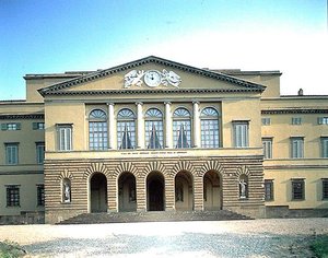 Vista de la fachada de School Italian