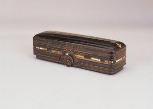 Pequeña caja Namban con tapa, finales del siglo XVI - principios del siglo XVII