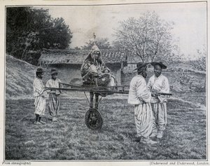 Oficial militar coreano en una silla de manos, yendo a una audiencia imperial de School Korean