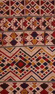 Detalle de un phaa sabai hecho por tejedores Tai Nuea o Tai Daeng de Hua Phan, Laos de School Laotian