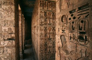 Egipto, Medinet Habu, Luxor, Gobernación de Luxor, Templo mortuorio de Ramsés III (detalle) de R. and Smith Simkin