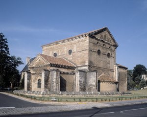 Vista exterior del baptisterio, siglo IV de School Merovingian