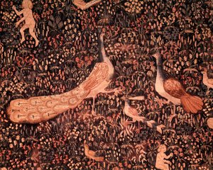 El telón de la Vida Señorial: detalle que representa pájaros, pavo real. Tapiz de lana y seda hecho alrededor de 1520 en los Países Bajos de School Netherlandish