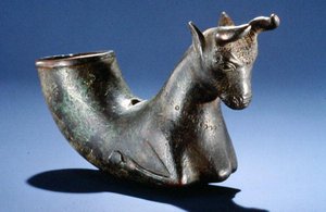 Toro con patas dobladas, c.550-330 a.C.