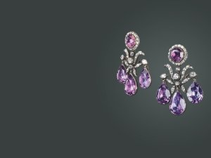 Histórico par de pendientes, c.1760 de School Russian