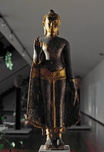 Estilo Lopburi: Buda abhyamudra (escultura) de School Siamese