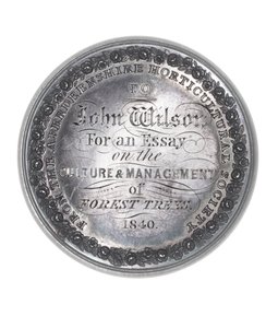 Premio de Plata de la Sociedad Hortícola de Aberdeenshire otorgado a John Wilson por un ensayo sobre el cultivo y manejo de árboles forestales de Scottish School