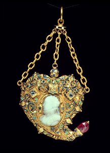 Conjunto de relicario, con un retrato en camafeo de María, Reina de Escocia (1542-87) finales del siglo XVI de Scottish School