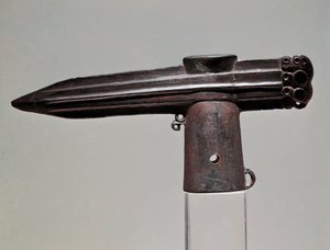Arte escita: hacha de bronce de la región de Krasnoyark (Siberia y Altái). Siglos VII - II a.C. San Petersburgo, Museo del Hermitage de Scythian