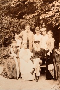 La familia del poeta Yakov Petrovich Polonsky (Iakov Petrovitch Polonski) (1819-1898) visitó al poeta Afanasy Afanasievich Fet (Foeth) (Afanassi Afanassievitch Chenchine) (1820-1892). Foto del álbum de Sergei Dmitrievich Botkin (1869-1945) de Sergei Dmitrievich Botkin