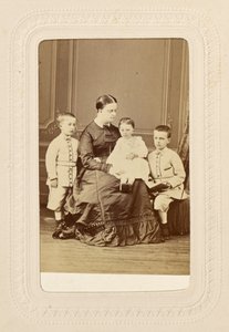 P[rin]cesse Clotilde y sus hijos.