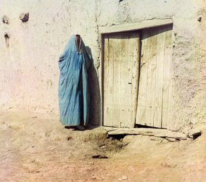 Una mujer uzbeka o tayika con burka, c.1910