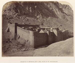 Convento de Santa Catalina, con Jebel Musa en el fondo de Sgt. James M. McDonald