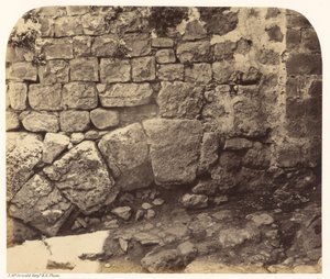 Porción de un antiguo arco en el extremo S.O. de los Bazares