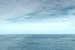 Horizonte oceánico en calma de Shijimi