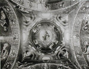(detalle) de la cúpula con el Cristo Pantocrátor en el centro