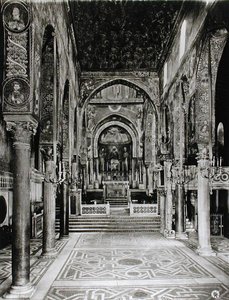 Vista interior de la nave de Sicilian School