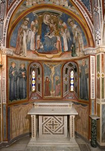 Virgen con el Niño y Crucifixión (después de la restauración). Fresco de la escuela de Siena. Siglo XIV. Capilla de la Virgen. Monasterio de San Benito (Sacro Speco), Subiaco (Roma), Italia de Sienese School
