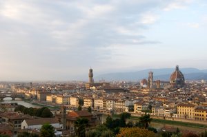 Italia, Toscana, Florencia, vista elevada sobre la ciudad Desde Piazzele Michelangelo., 2022 (foto) de Sisse Brimberg