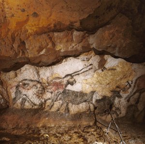 El Unicornio Mítico de Lascaux pintado hace más de 17.000 años recubre la calcita blanca...