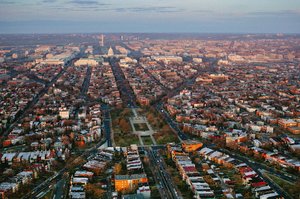 Vista de la ciudad mirando al oeste hacia el Capitolio y el Monumento a Washington con Lincoln..., 2022 (foto) de Sisse Brimberg
