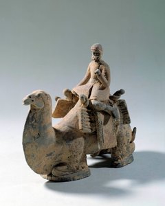 Civilización sogdiana: camello y camello, transporte de seda (estatua funeraria de terracota) de Sogdian Sogdian