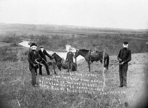 La “Guerra del alambre de púas” en Nebraska 1884-1885: Los propietarios de ranchos intentan tomar tierras de los agricultores oponiéndose a la demarcación con alambre de púas - fotografía de Solomon D. Butcher de Solomon D. Butcher