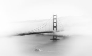 El puente Golden Gate envuelto en la niebla de Songhu Yan