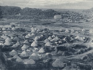 Una aldea nativa (foto en blanco y negro)